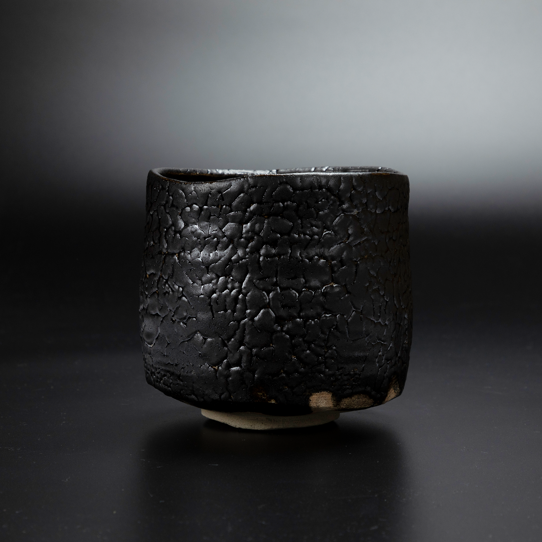 瀬戸黒茶盌 瀬戸黒茶盌|侘び寂びを映す深き黒の美