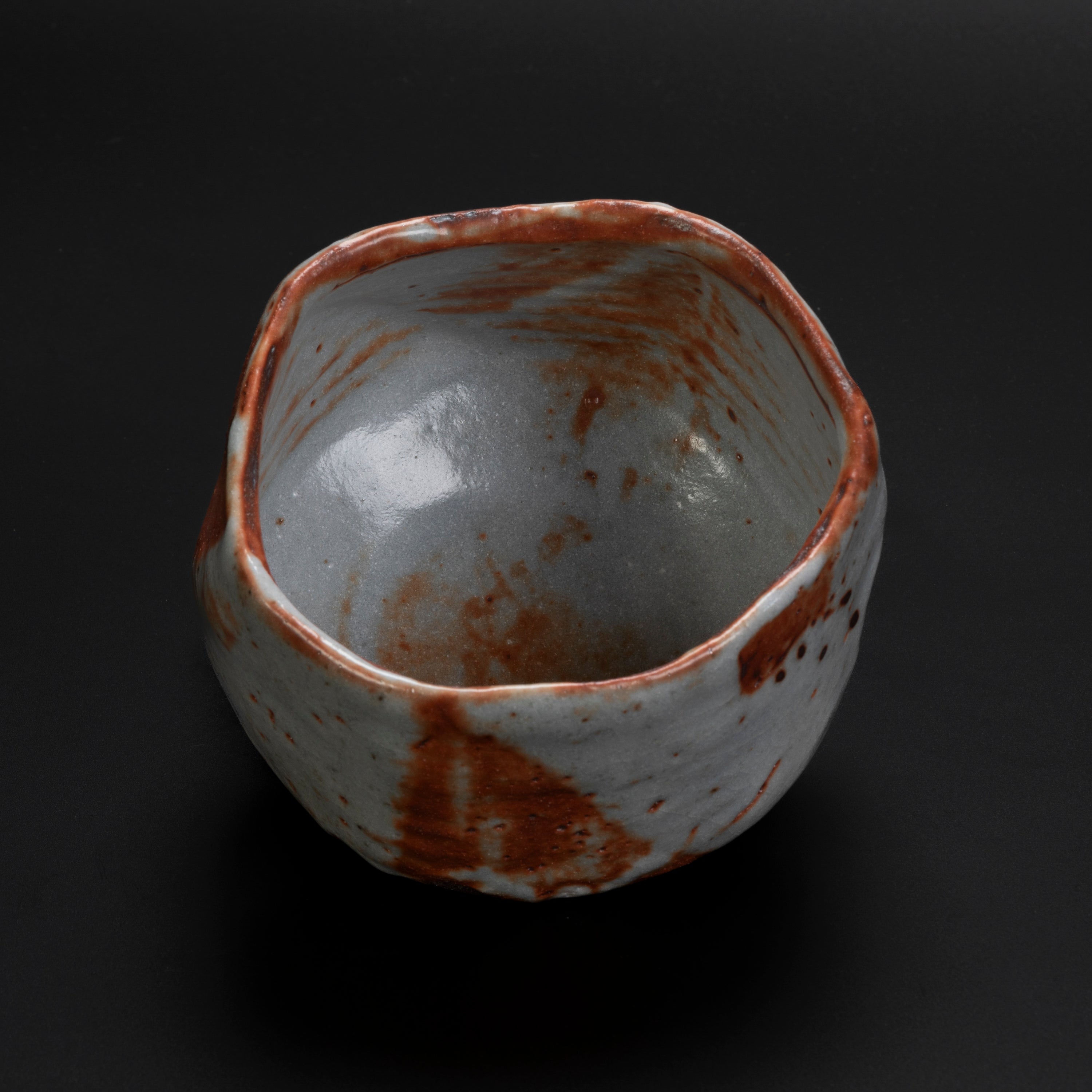 Chawan Shino - Matahari Terbenam di Hari Hujan