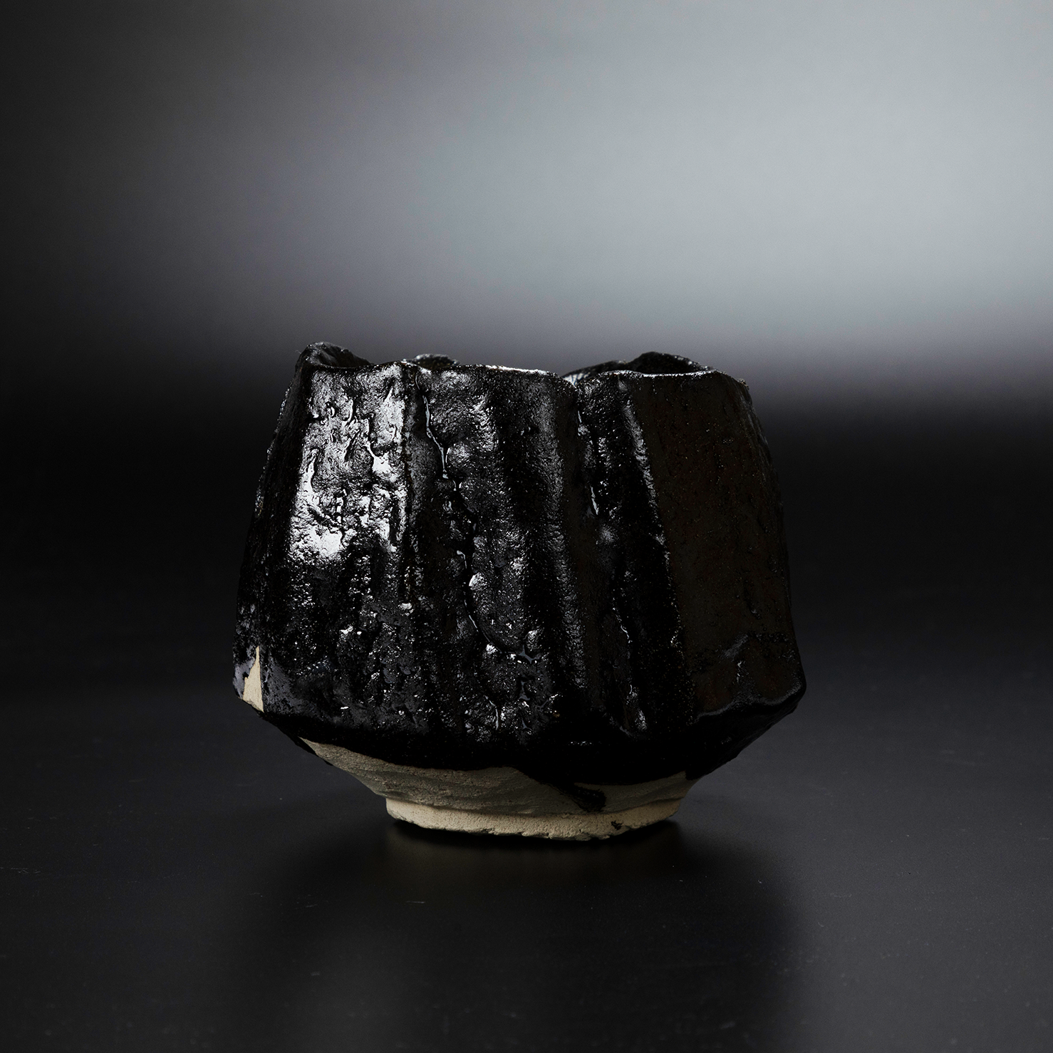瀬戸黒茶盌