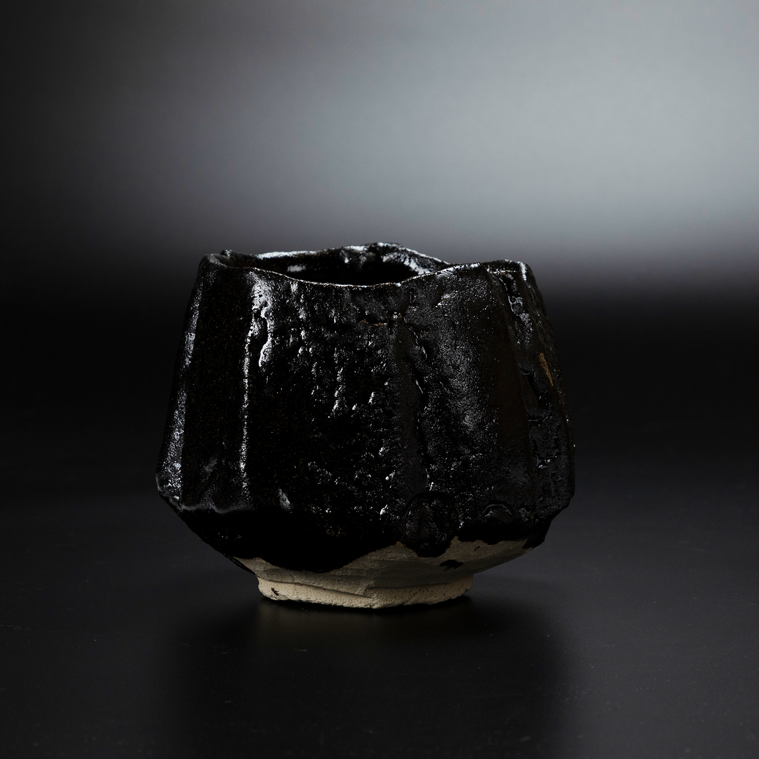 瀬戸黒茶盌