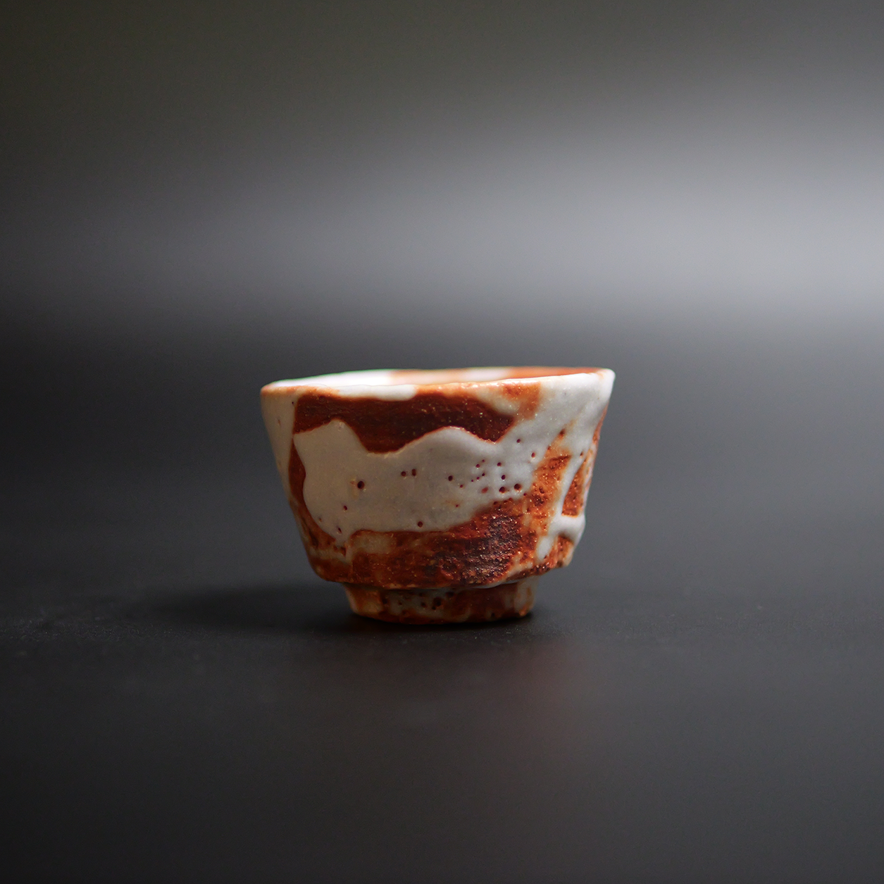 ♥美濃焼　志野　ぐい呑み　桐箱付き　ぐい飲み　骨董品 ♥美濃焼 志野 ぐい呑み 桐箱付き ぐい飲み 骨董品 美濃焼伝統工芸