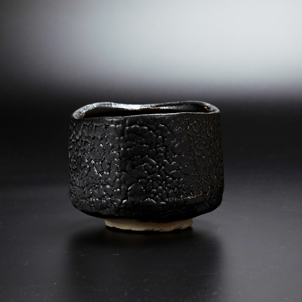 ♥美濃焼 引出黒 茶碗 仕覆 桐箱付き 瀬戸黒 骨董品 2025 ♥美濃焼 引出黒 茶碗 仕覆 桐箱付き 瀬戸黒 骨董品 2025